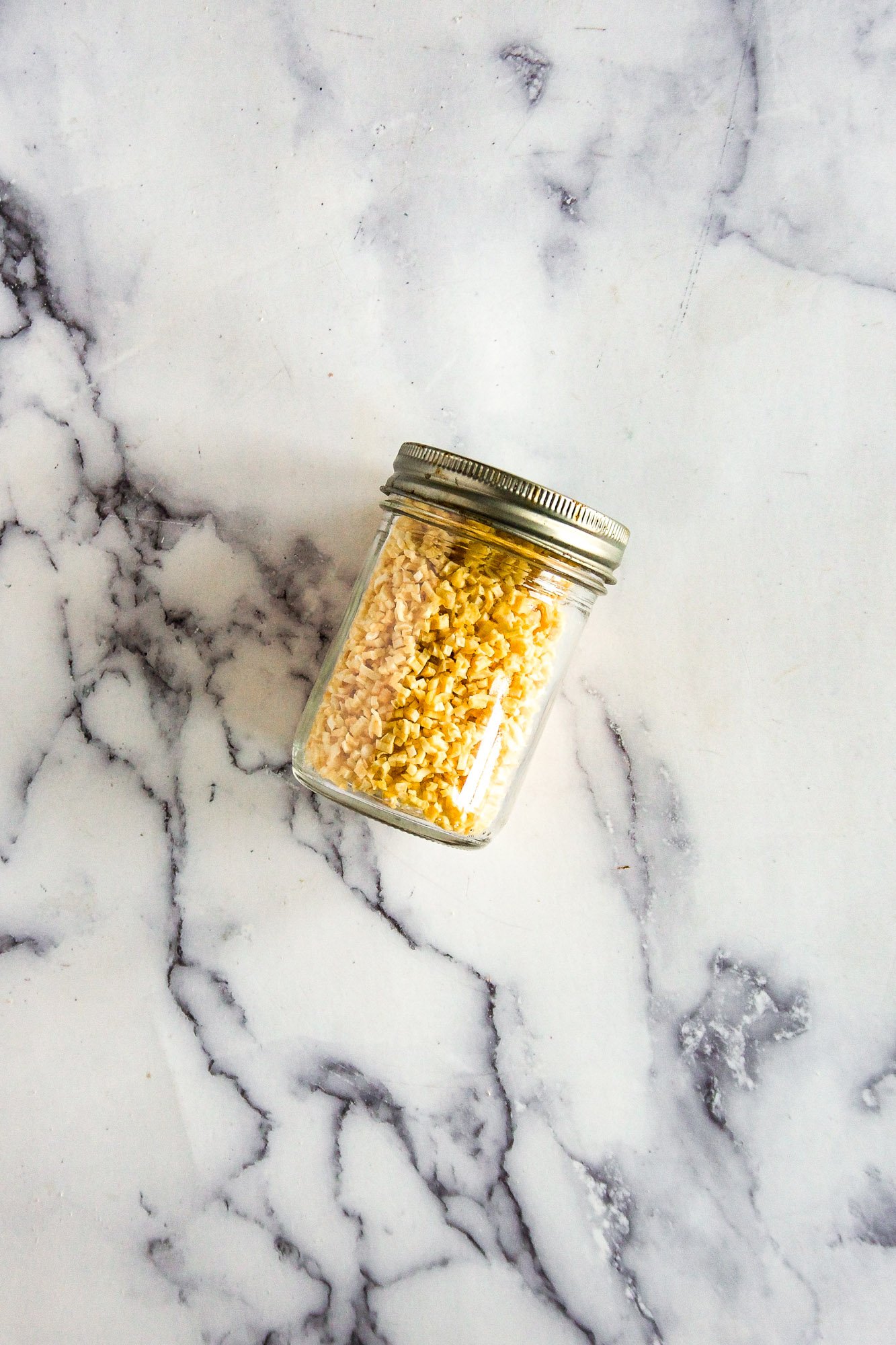 Extend Shelf Life: Make Your Own Flavorful Garlic Flakes & Minced